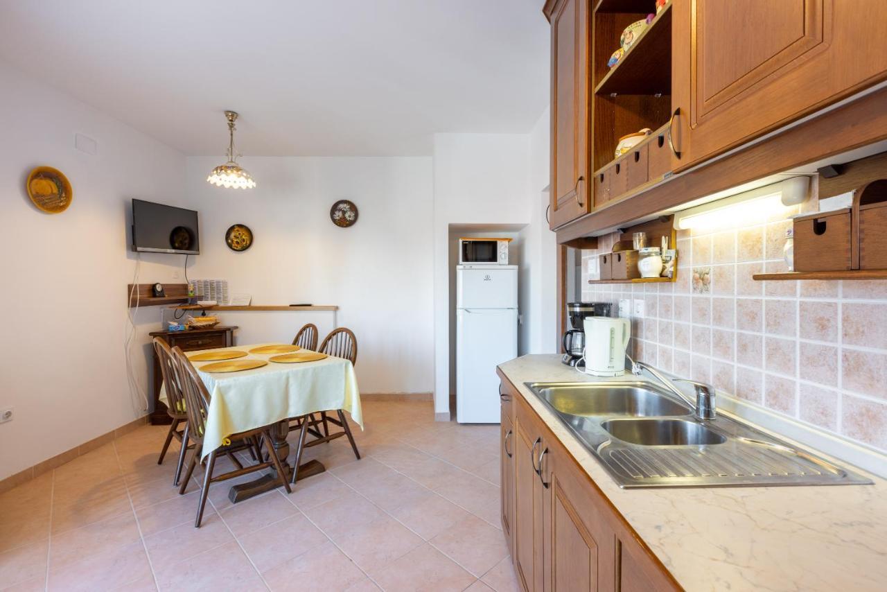 Apartments Villa Mavero Banjole Εξωτερικό φωτογραφία